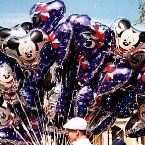 25th anniversary balloon bouquet.