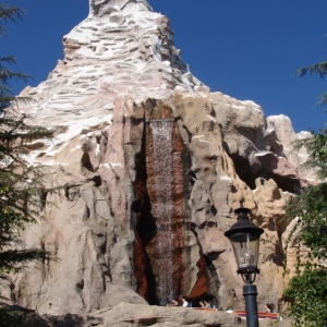 Fantasyland-Disneyland-99