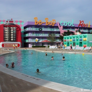 Pop_Century_Resort_Pool_29