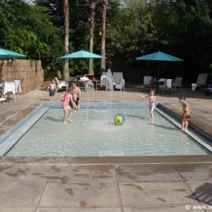 Coronado_Springs_Resort_Pool_02