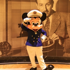 Walt-Disney-Theatre-02