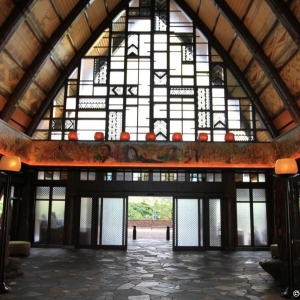 Aulani-entrance-lobby-23