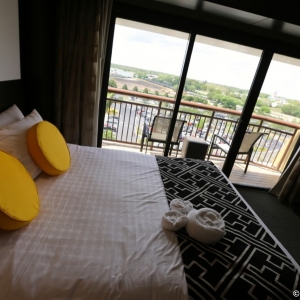 Contemporary-Resort-Room-008
