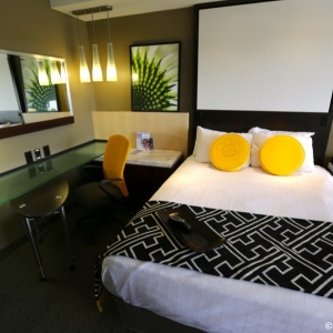 Contemporary-Resort-Room-014