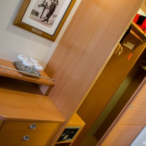 Category-5-Stateroom-011
