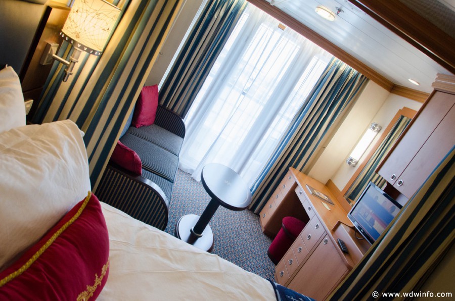 Category-5-Stateroom-002