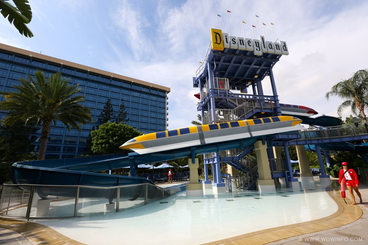 Disneyland-Hotel-Pool-23