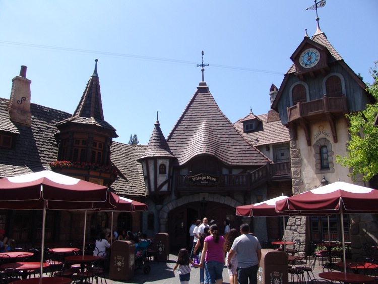 Fantasyland-Disneyland-85
