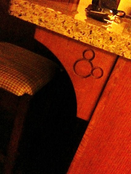 Mickey_Detail_on_Counter_424x565_