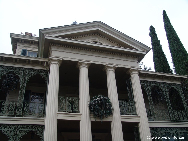 New-Orleans-Square-06