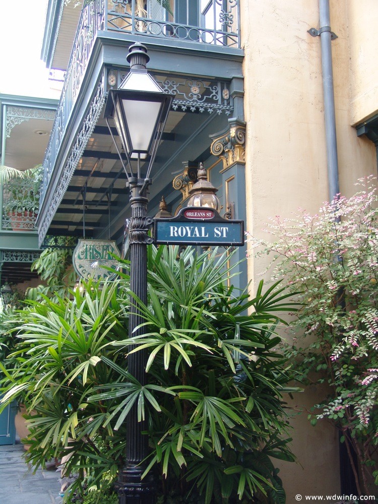 New-Orleans-Square-09