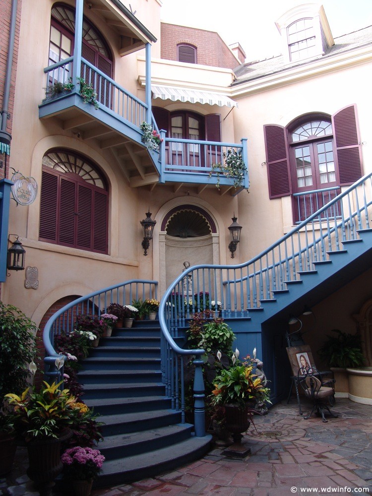 New-Orleans-Square-12