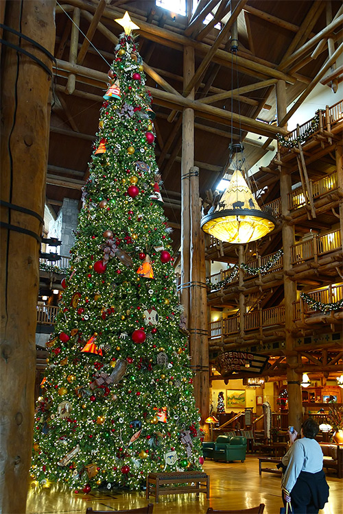 WL Lobby Christmas tree