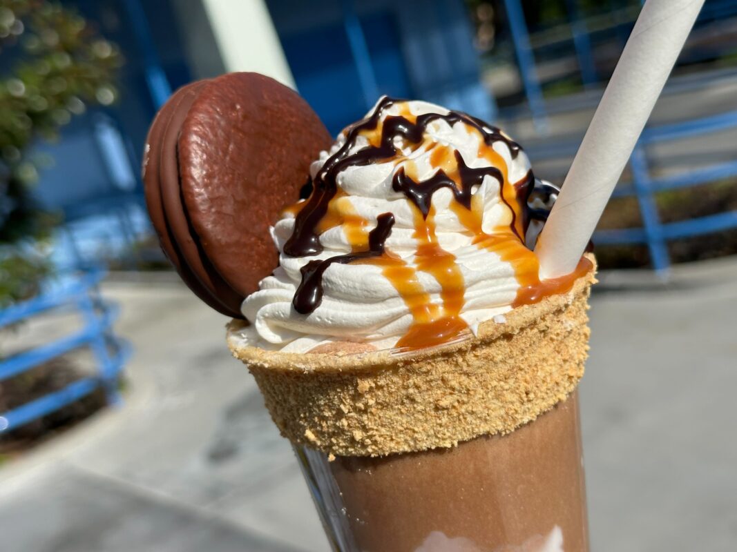 DLR DCA Schmoozies Chocolate Marshmallow Cookie Shake 5