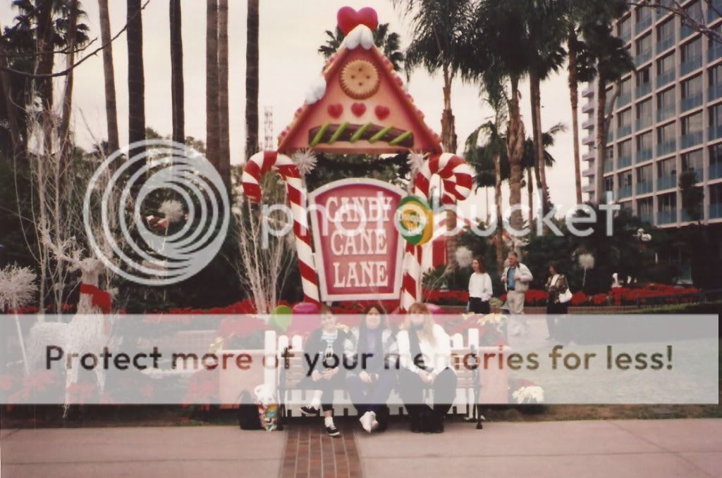 DisneylandHotel-CandyCaneLane-Dec19.jpg