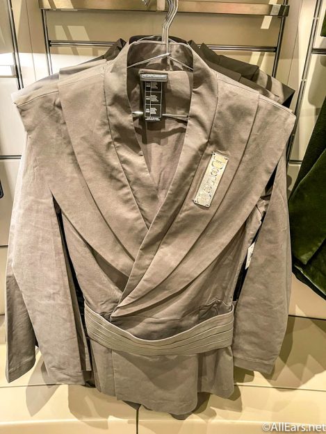 formal-tunic-The-Chandrila-Collection-merchandise-store-2022-wdw-galactic-starcruiser-star-wars-hotel-media-preview-469x625.jpg